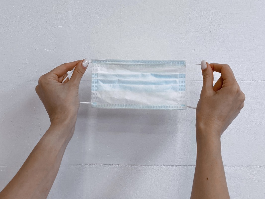 Возьмите маску за петли